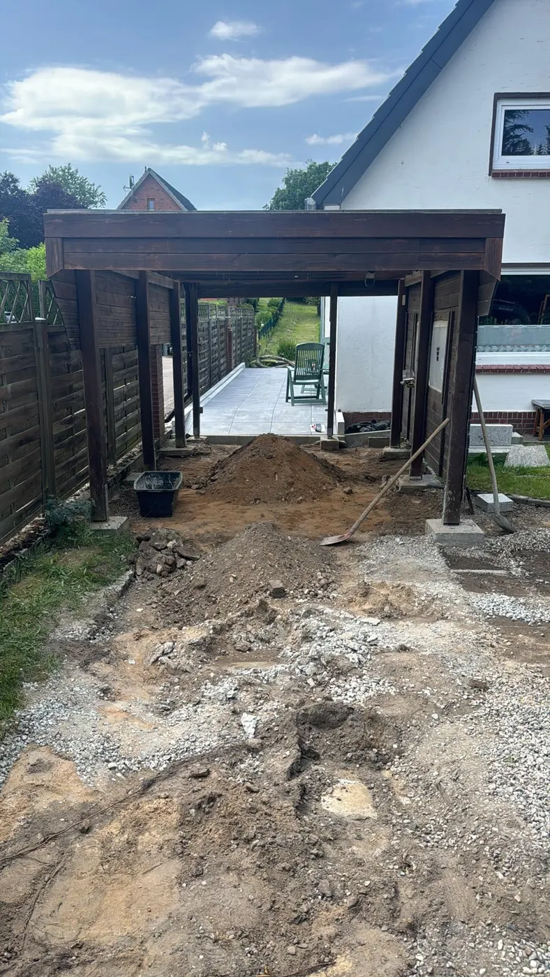 Referenzprojekt 02 • Terrasse & Entwässerung – Zustand vor Beginn der Arbeiten, Ansicht 2