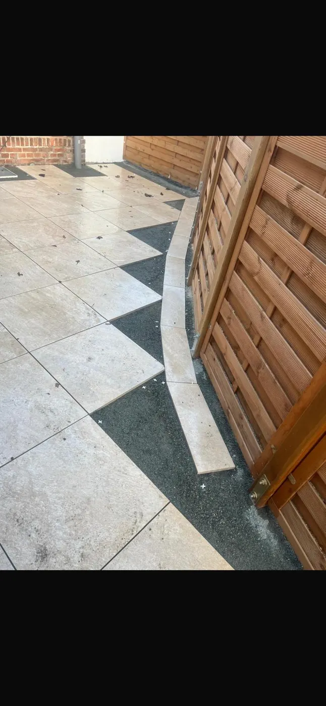 Referenzprojekt 03 • Gartenbau, Rollrasen & Naturstein – Zustand vor Beginn der Arbeiten, Ansicht 1